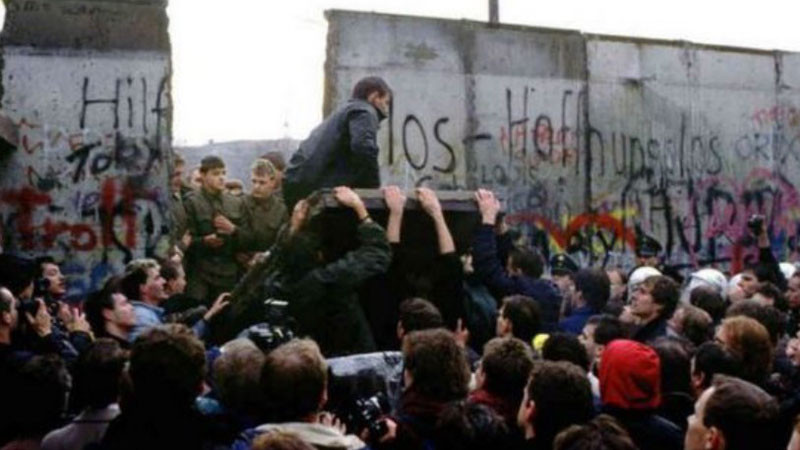 С падането на Берлинската стена рухва цяла епоха