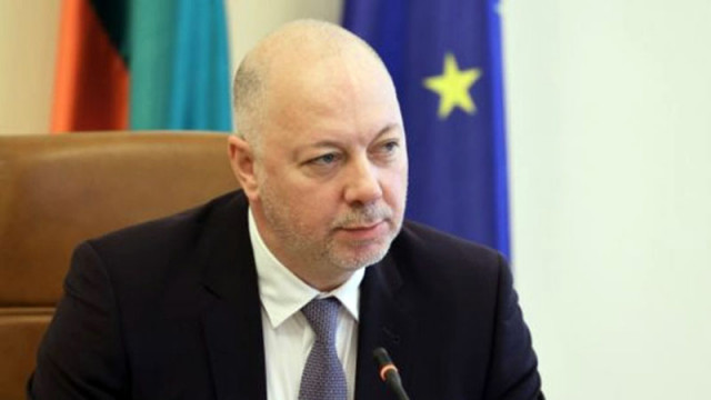 Желязков: Обсъждаме няколко имена за особен управител на рафинерията в Бургас