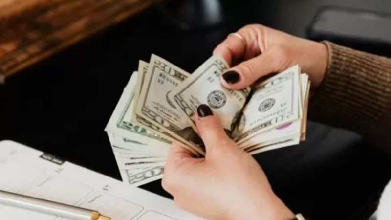 Шестцифрени бонуси раздадени в държавната администрация