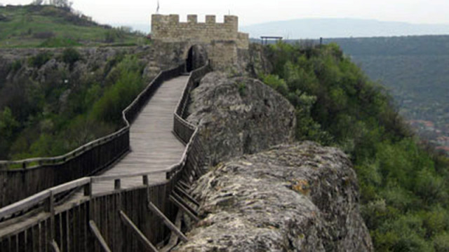 В Провадия 22-годишен загина на място след падане от крепостта "Овеч"