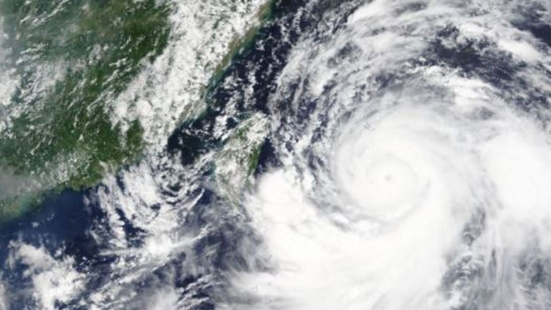 Тайван евакуира 3000 души в очакване на тайфуна „Фунуон“