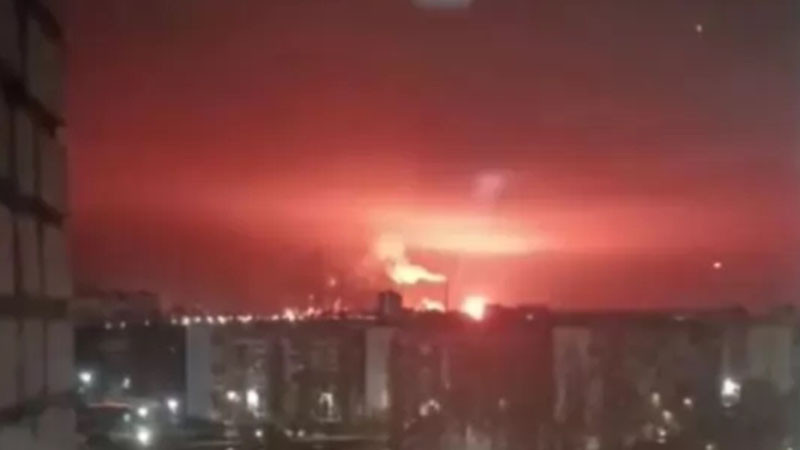 Украински удари: Експлозии разтърсиха Саратов и Енгелс, пожар избухна в рафинерия