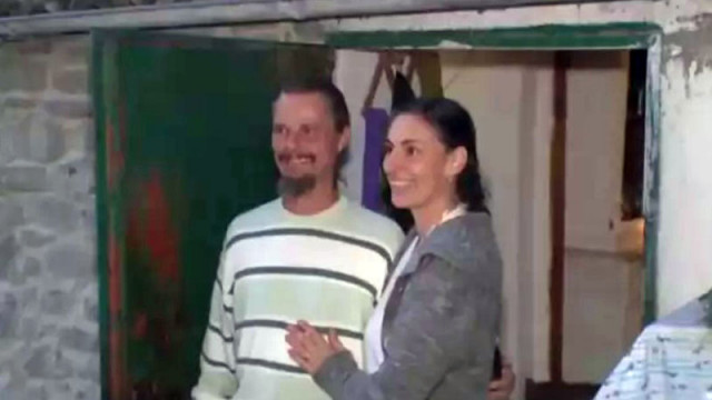 Австралийка и британец загърбиха цивилизацията и се преместиха да живеят