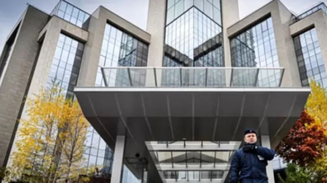 FT: След блокираната сделка с Gunvor, "Лукойл" може да бъде погълната от местния конкурент "Роснефт"