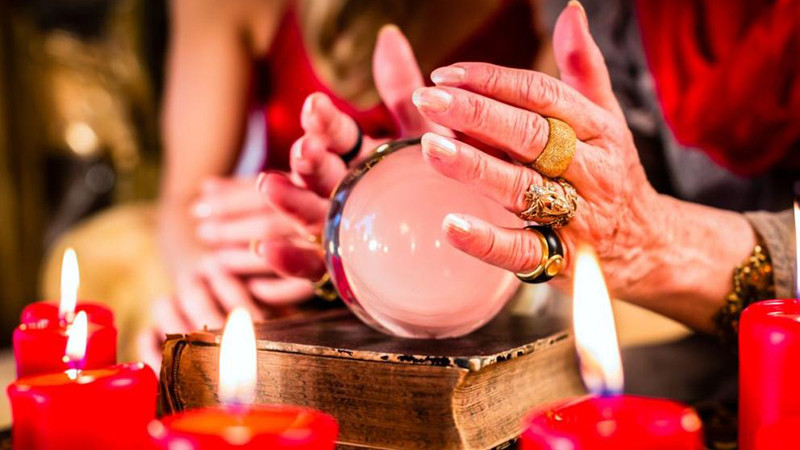 Шарлатани от класа: Гадателка и дъщеря ѝ в Австралия измамили клиенти с 46 млн. долара