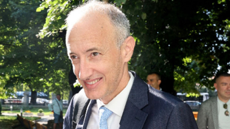 Министър Вълчев събира медиаторите в Пловдивско - решават как да задържат децата в училище