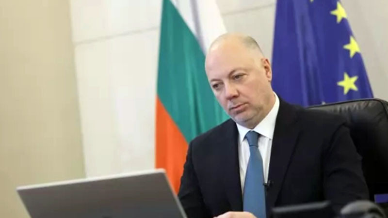 Росен Желязков свиква от 13. 00 часа Съвета по сигурност към МС заради ОТУ на "Лукойл"