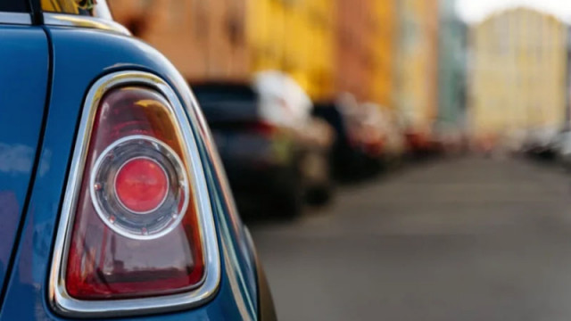 ЕС въвежда задължителни задни светлини на колите и през деня