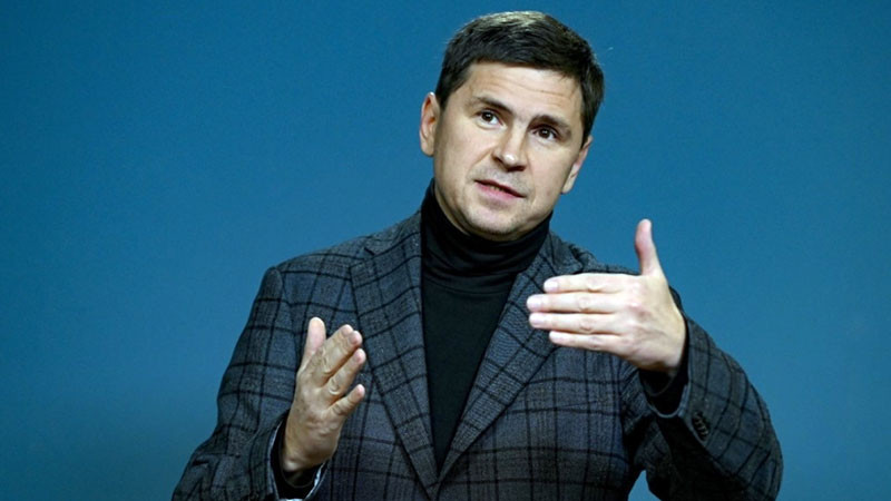 За корупционния скандал около Зеленски бил виновен Кремъл, според Подоляк