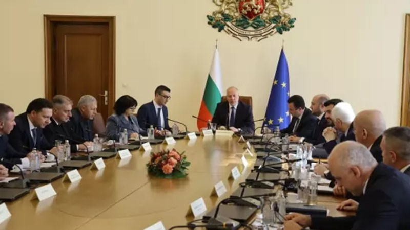 Желязков: Ще изслушаме докладите на компетентните министри и ще предложим особен управител на Лукойл