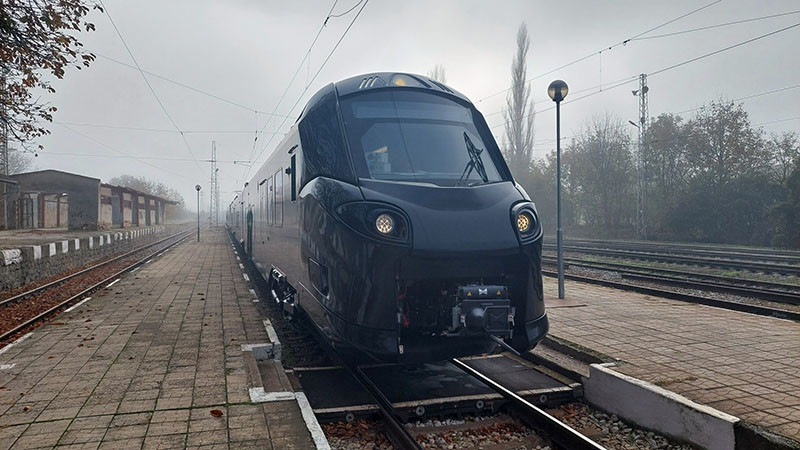 Тестват по български релси първия изцяло нов влак от 20 години