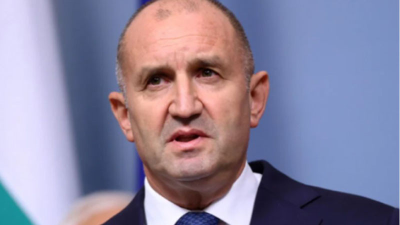 Радев: Самото назначаване на особения търговски управител на "Лукойл" е извън закона