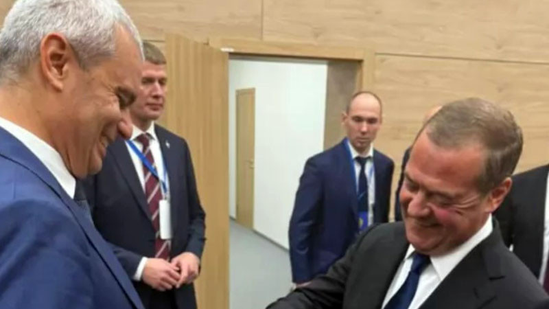 Костадинов за срещата с Медведев: Русия оставя вратата към България отворена