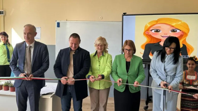 Министър Вълчев откри нов STEM център и обновено общежитие: Образованието се модернизира