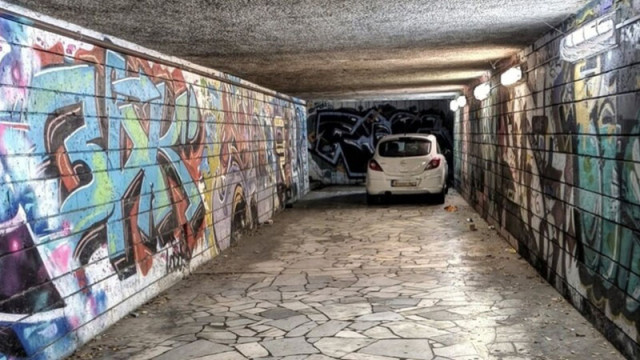 В социалните мрежи тази сутрин се появиха кадри на автомобил