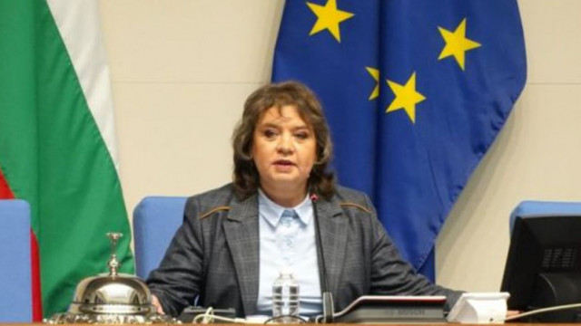 КС: Киселова е трябвало да подложи на обсъждане предложението на президента за референдум