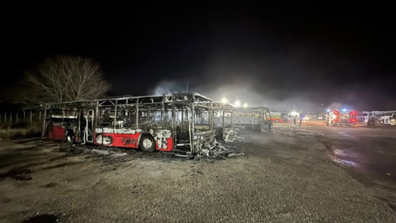 На паркинг край Костинброд пожар изпепели автобуси и микробуси
