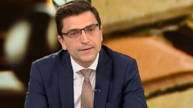 Венко Сабрутев: Кое е по-добре за пенсионерите - 300 лв. вдигане на пенсията или коледни добавки