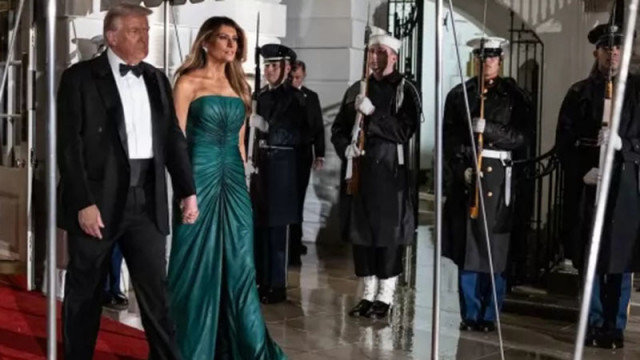 Изпреварвайки тенденциите за 2026 г.! Мелания блесна в тюркоазенозелена бална рокля на "Elie Saab"