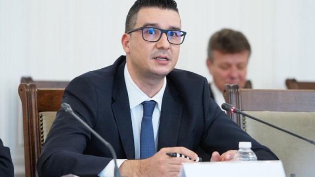 Депутатите от Комисията по икономическа политика и иновации в Народното