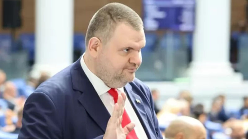 Пеевски поиска да се закрие правителственият Авиоотряд