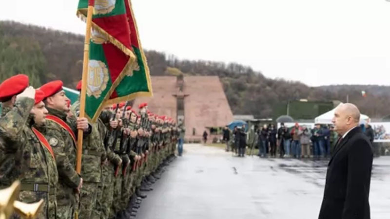 Радев: Сухопътните войски носят непобедимия български дух и са гарант за сигурността на България