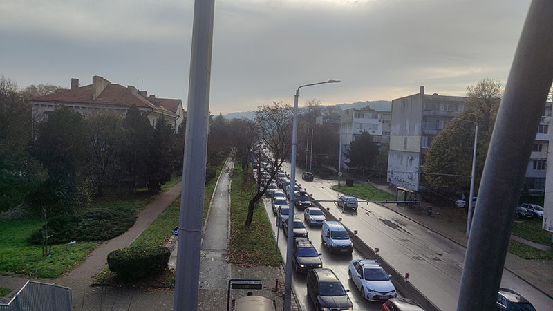 Голямо задръстване във варненския квартал "Аспарухово"