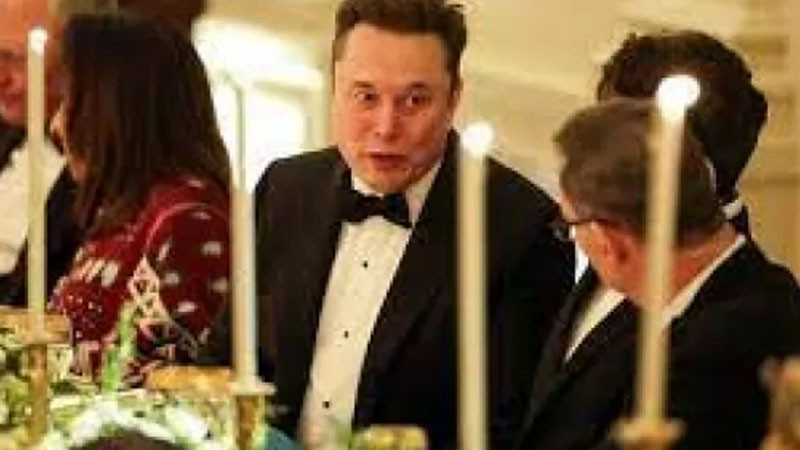 Четец по устните: Мъск питал шефа на Pfizer дали смята саудитския престолонаследник за „терорист“