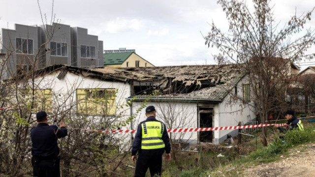 Около десет служители на Агенцията за публични приходи АПП в