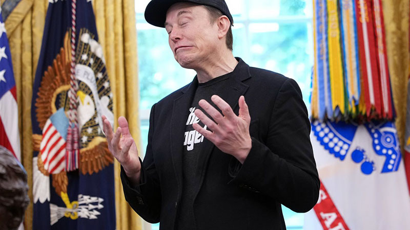 Grok влезе в режим на абсурдни нива на възхвала на Илон Мъск