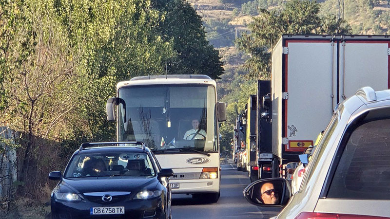 Голям скален отломък задръсти Кресненското дефиле