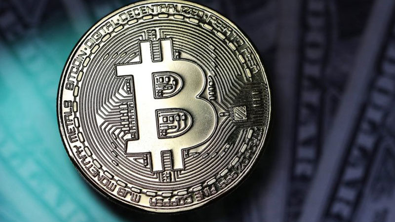 Биткойнът е в свободно падане, срина се под 86 000 долара