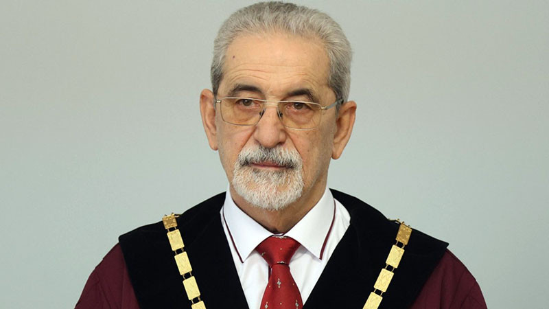 Излъченият от ПП-ДБ съдия в КС защити Киселова за референдума за еврото