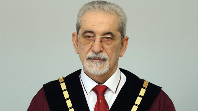 Излъченият от ПП-ДБ съдия в КС защити Киселова за референдума за еврото