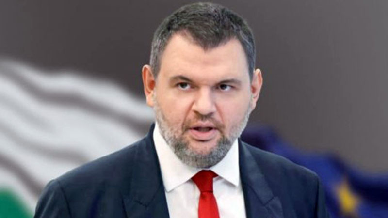 Делян Пеевски: Още днес кметът Терзиев да отвори паркинга на “Св. Александър Невски” за хората!