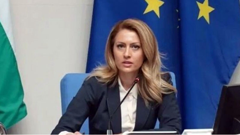 Рая Назарян взе мерки след поредния рунд между Костадинов и Божанков: „Аз довърших вместо Вас“