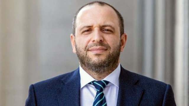 Рустем Умеров, ключова фигура в мирните преговори, бе разпитан по корупционния скандал