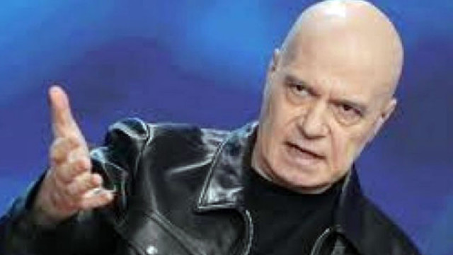 Слави: Депутат посочи с пръст две дами от МЗ, почват да ги дърпат, да ги псуват, свалят ги на земята