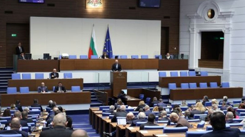 Депутатите излязоха в половин час почивка, заради липса на кворум