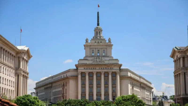 От "Браво" до "Казахме ли ви" - политическите реакции за оттегления Бюджет 2026