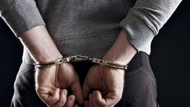 Арестуван е 25-годишен за наркотици и голяма сума пари