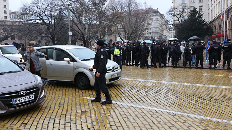 Рехав протест на "Величие" опита да блокира центъра на София