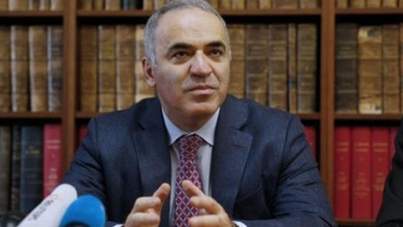 Каспаров се обади: НАТО е някакъв фейк от четири букви