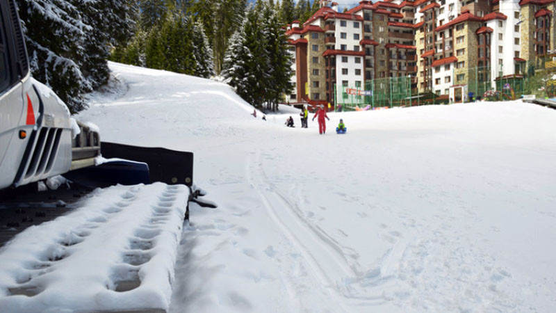 Снеговалежи и закъсали автомобили в Родопите