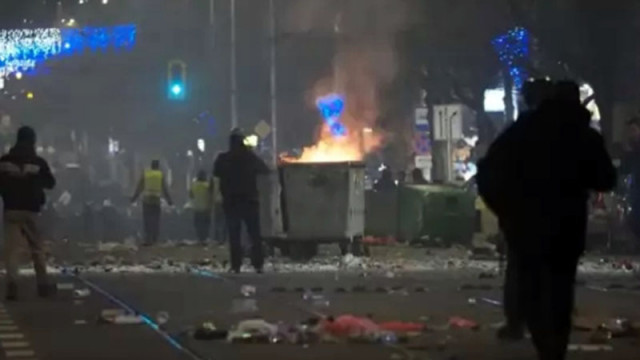 Цяла нощ общински служители почистваха центъра на София където късно