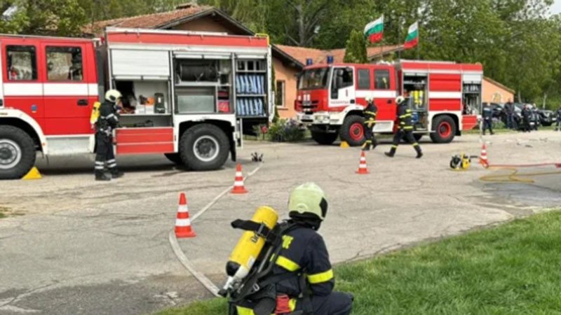 Пожар горя в бившето военно училище във В. Търново. Няма данни за пострадали хора