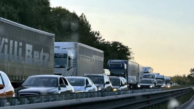 В почивните дни около Коледните и Новогодишни празници в определени