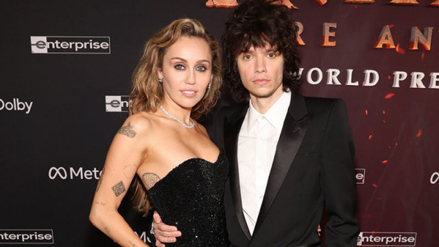 Майли Сайръс се сгоди