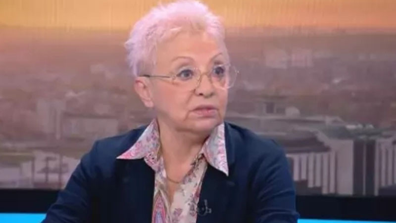 Диана Дамянова: На гарата вече чака Радев, иска да слезе на политическа сцена