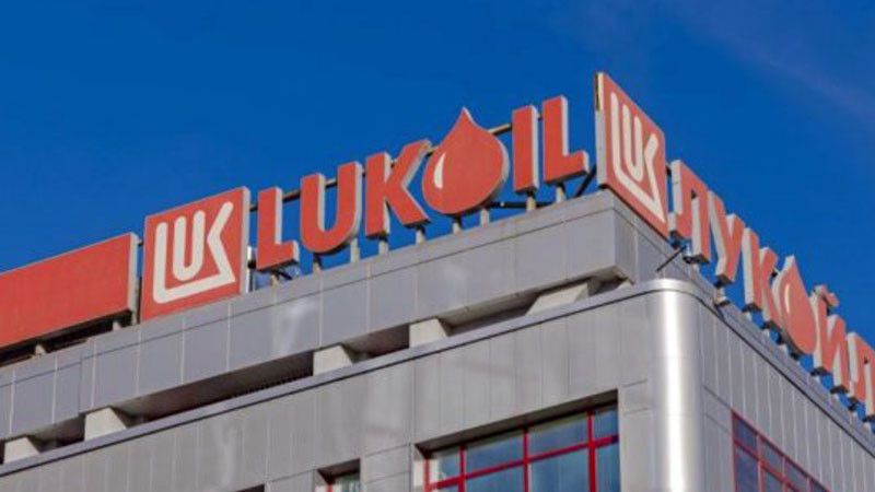 Ройтерс: Бившият собственик на "Порнхъб" иска да купи активите на "Лукойл"